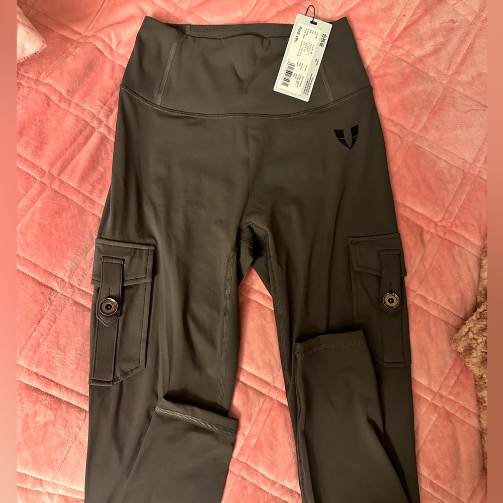 Firm Abs booty scrunch, high waisted cargo leggings